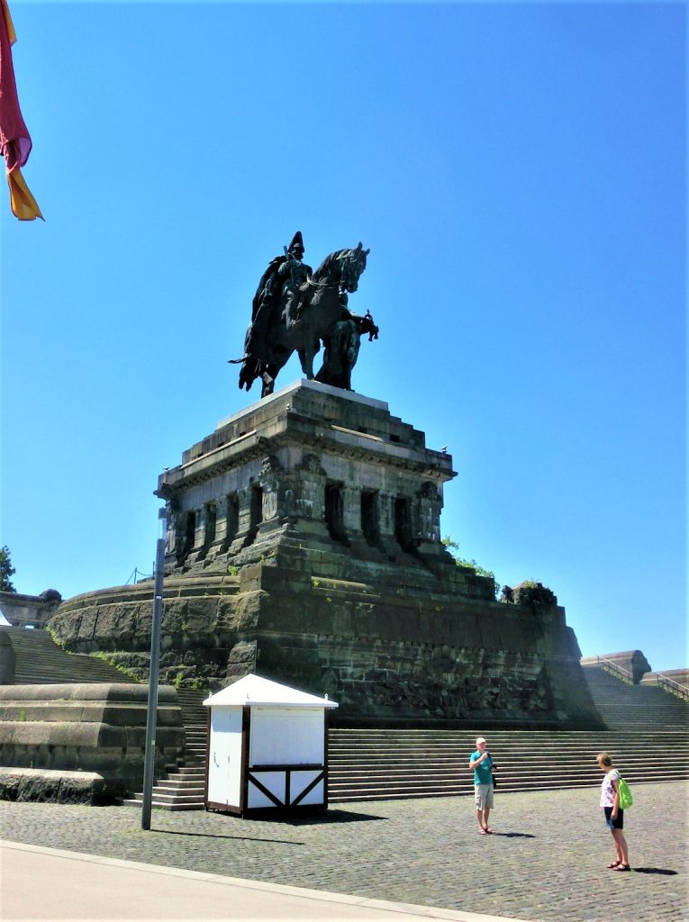 此图像的alt属性为空；文件名为CIMG9925-2-765x1024.jpg
